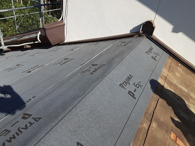 下屋根の防水紙